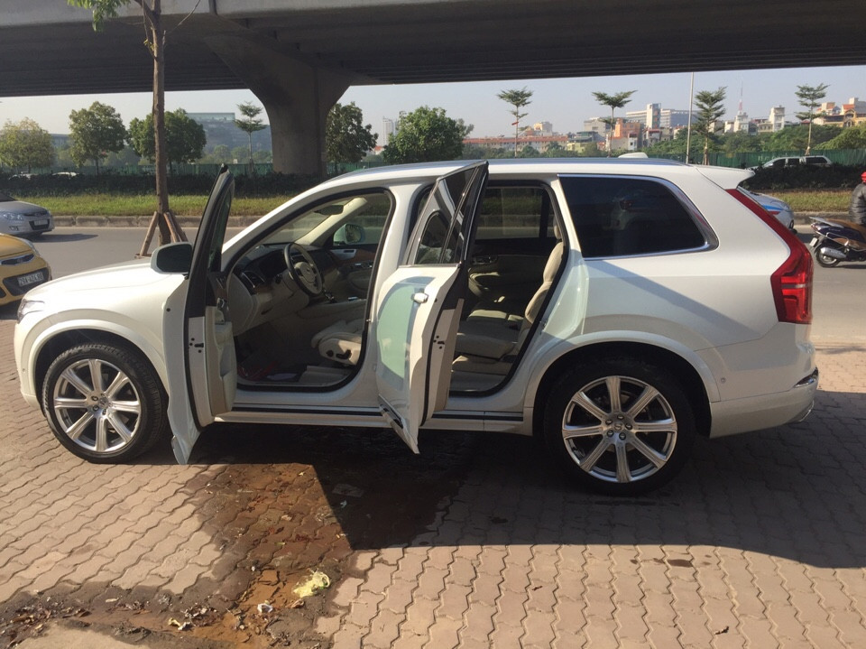 Volvo XC90 T6 Incription 2015 - Cần bán Volvo XC90 T6 Incription đời 2015, màu trắng, nhập khẩu nguyên chiếc