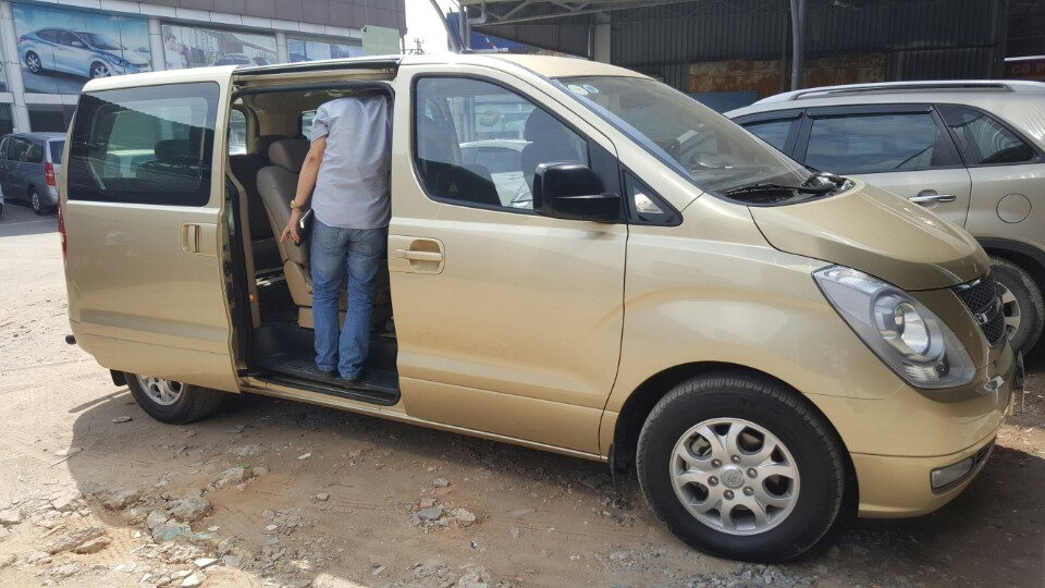 Hyundai Starex 2.5MT 2012 - Bán Hyundai Starex 2012 nhập HQ máy dầu, màu vàng cát