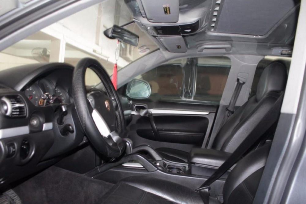 Porsche Cayenne 2005 - Bán Porsche Cayenne sản xuất 2005, màu xám, nội thất da màu đen sang trọng