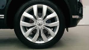 Volkswagen Touareg GP 2015 - Dòng SUV nhập Đức Volkswagen Touareg 3.6 FSI, màu đen đời 2015, tặng BHVC+dán 3M, LH Hương: 0902.608.293