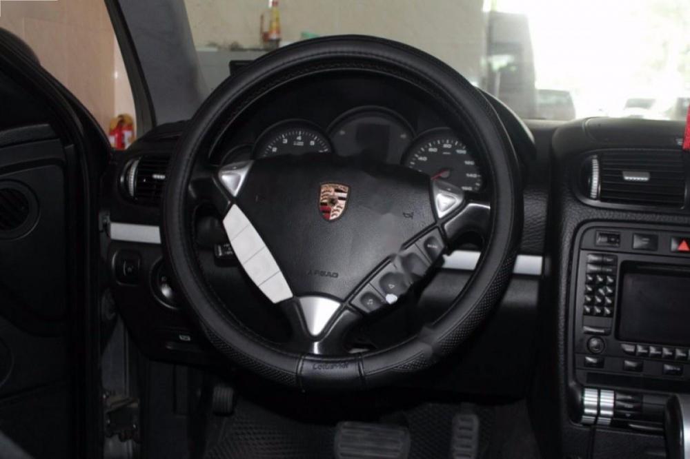 Porsche Cayenne 2005 - Bán Porsche Cayenne sản xuất 2005, màu xám, nội thất da màu đen sang trọng