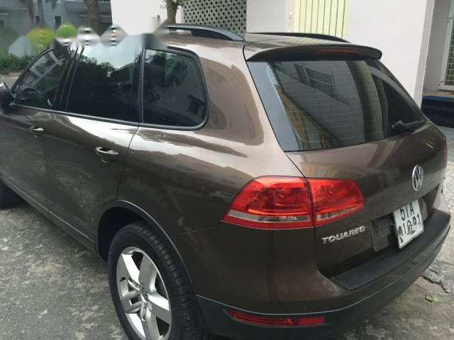 Volkswagen Touareg 2013 - Cần bán xe Volkswagen Touareg sản xuất 2013, màu nâu