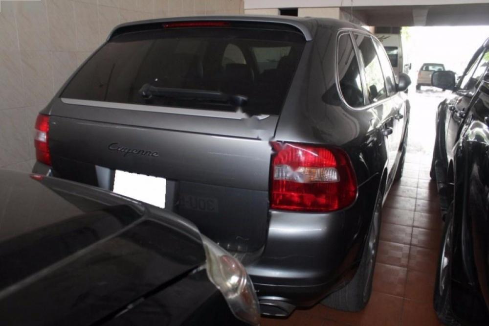 Porsche Cayenne 2005 - Bán Porsche Cayenne sản xuất 2005, màu xám, nội thất da màu đen sang trọng