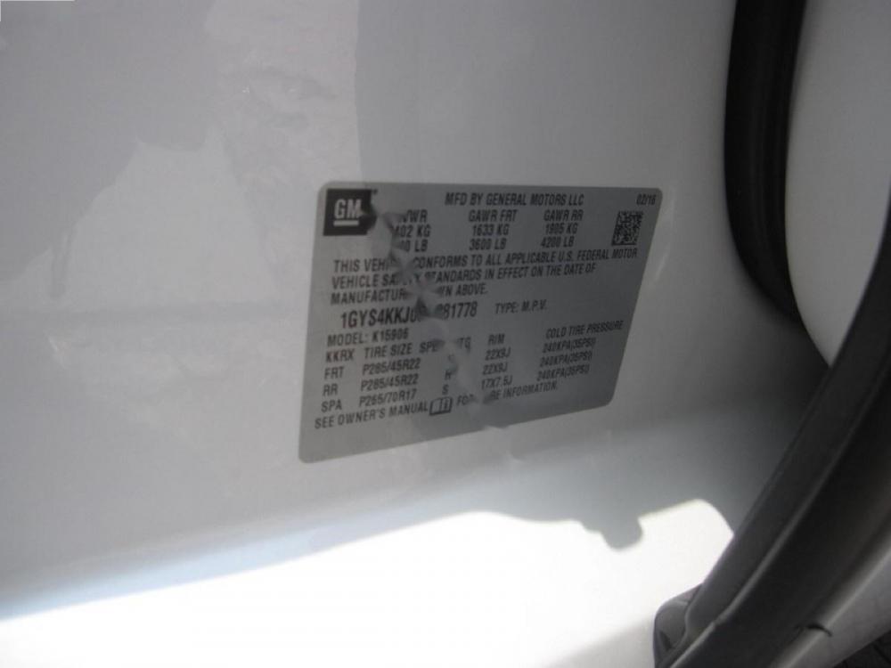 Cadillac Escalade ESV Platinum 2017 - Cần bán xe Cadillac Escalade ESV Platinum sản xuất 2017, màu trắng, xe nhập