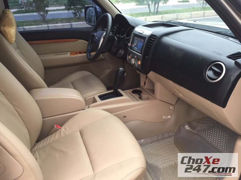 Ford Everest 2.5 2103 - Cần bán lại xe Ford Everest 2.5 đời 2103, số tự động, giá chỉ 645 triệu