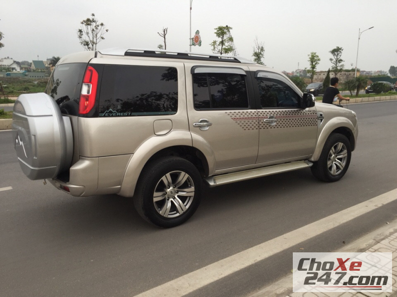 Ford Everest 2.5 2103 - Cần bán lại xe Ford Everest 2.5 đời 2103, số tự động, giá chỉ 645 triệu