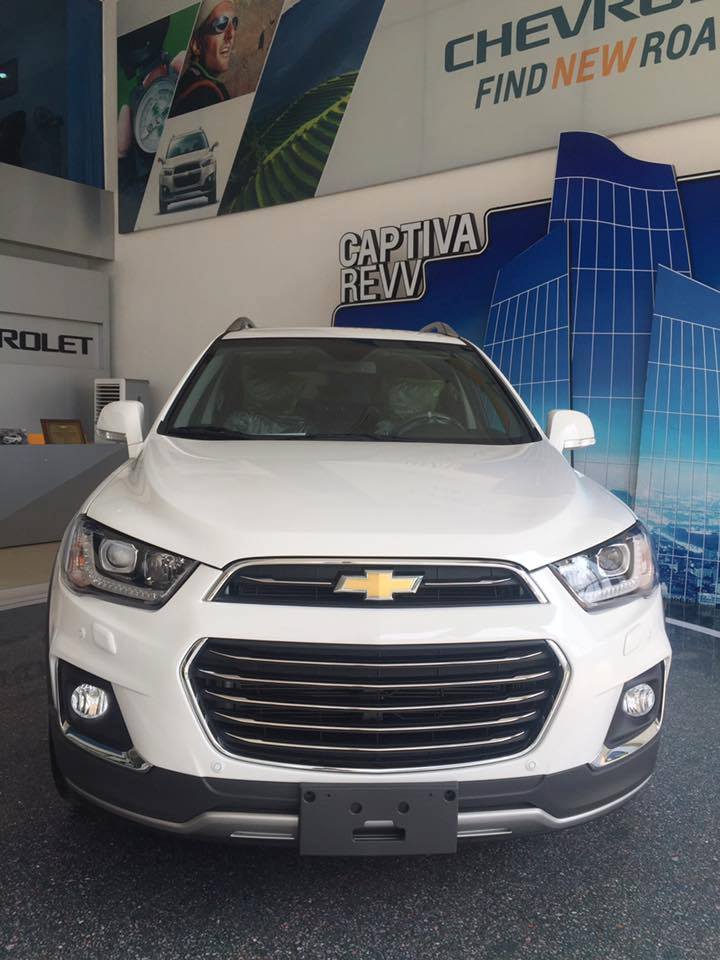 Chevrolet Captiva 2.4AT 2017 - Cần bán Chevrolet Captiva 2017, màu trắng giá cạnh tranh