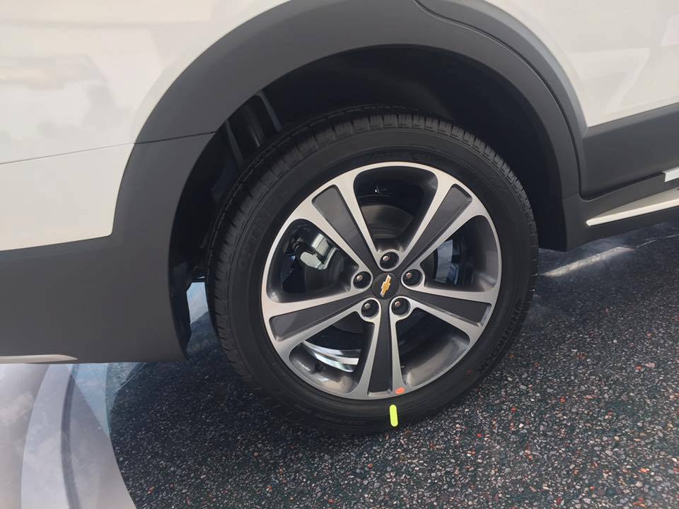 Chevrolet Captiva 2.4AT 2017 - Cần bán Chevrolet Captiva 2017, màu trắng giá cạnh tranh