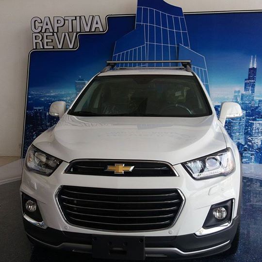 Chevrolet Captiva 2.4AT 2017 - Cần bán Chevrolet Captiva 2017, màu trắng giá cạnh tranh