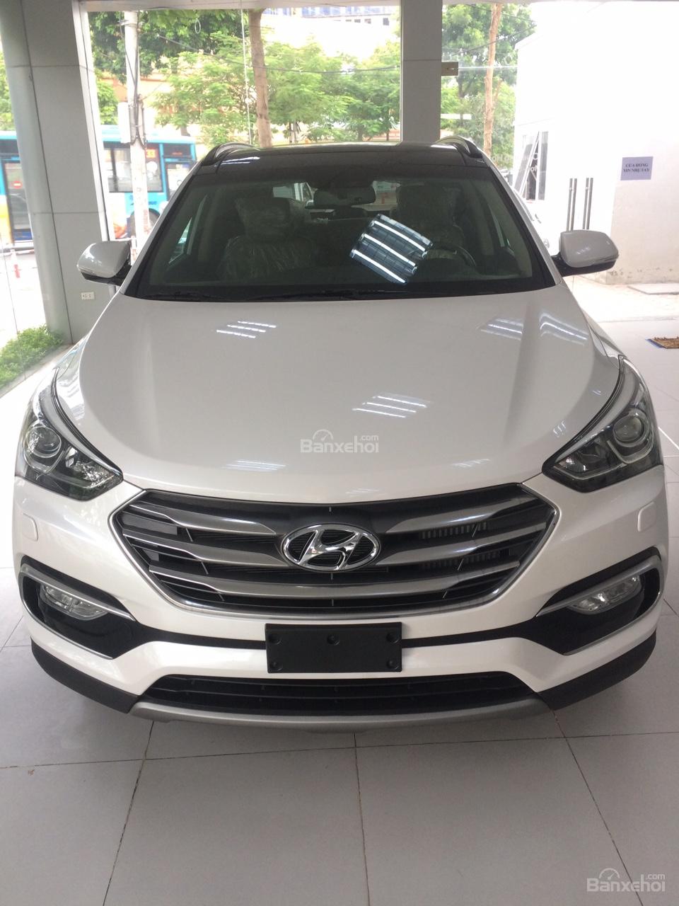 Hyundai Santa Fe 2.4L AT 2017 - Bán Hyundai Santa Fe 2.4L AT đời 2017, màu trắng