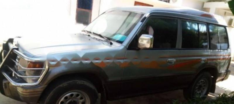 Mitsubishi Pajero 2.4 1992 - Bán Mitsubishi Pajero 2.4 đời 1992, màu bạc, nhập khẩu nguyên chiếc