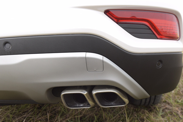 Hyundai Santa Fe 2018 - Cần bán xe Hyundai Santa Fe đời 2018, màu trắng