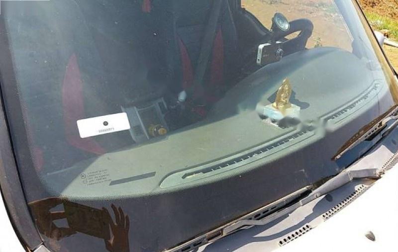 Ssangyong Musso 2004 - Cần bán gấp Ssangyong Musso đời 2004, màu bạc còn mới