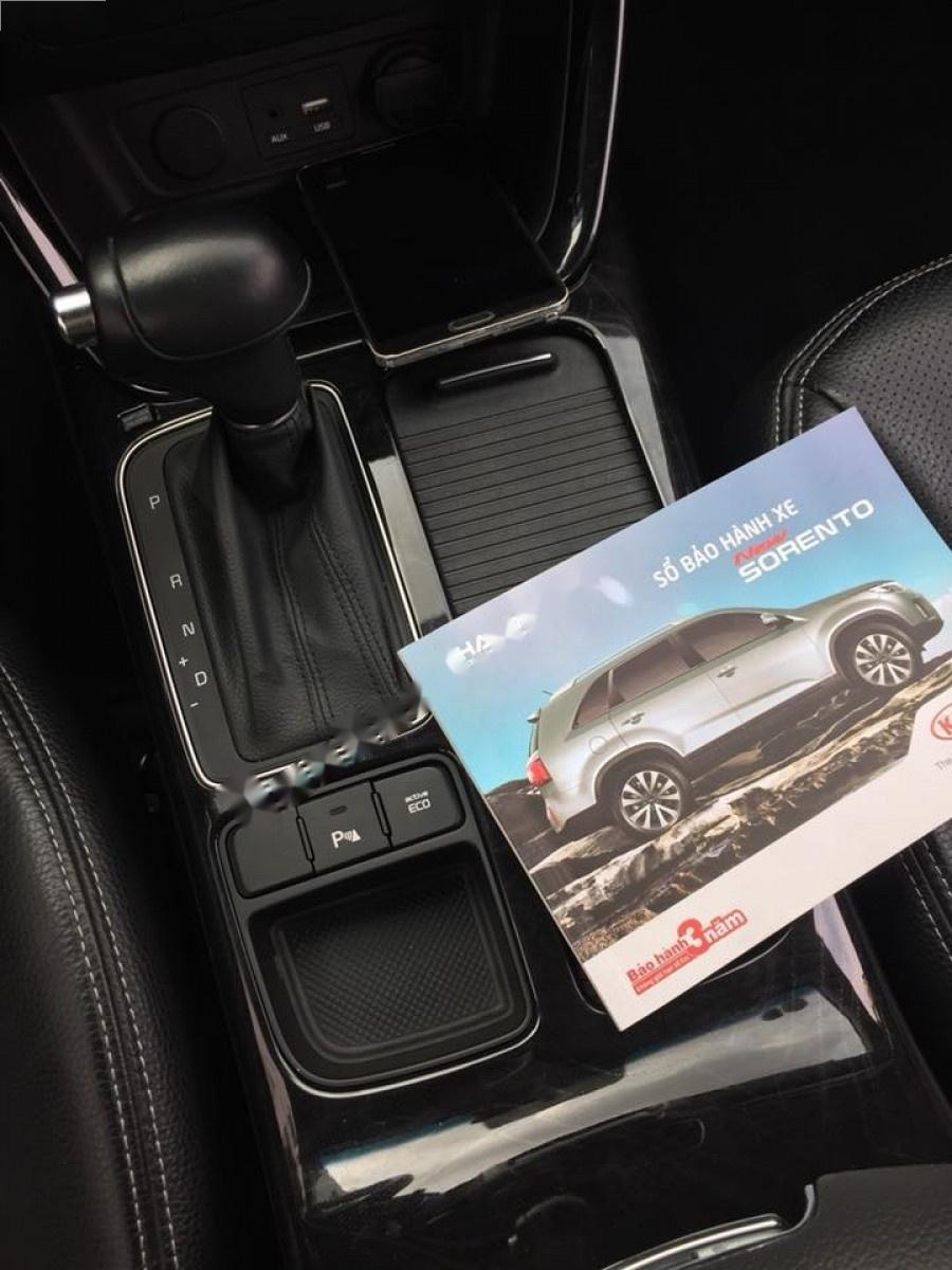 Kia Sorento GAT 2015 - Bán Kia Sorento năm 2015 số tự động, giá 700tr