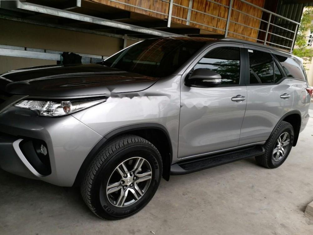 Toyota Fortuner 2017 - Cần bán Toyota Fortuner 2017, màu bạc