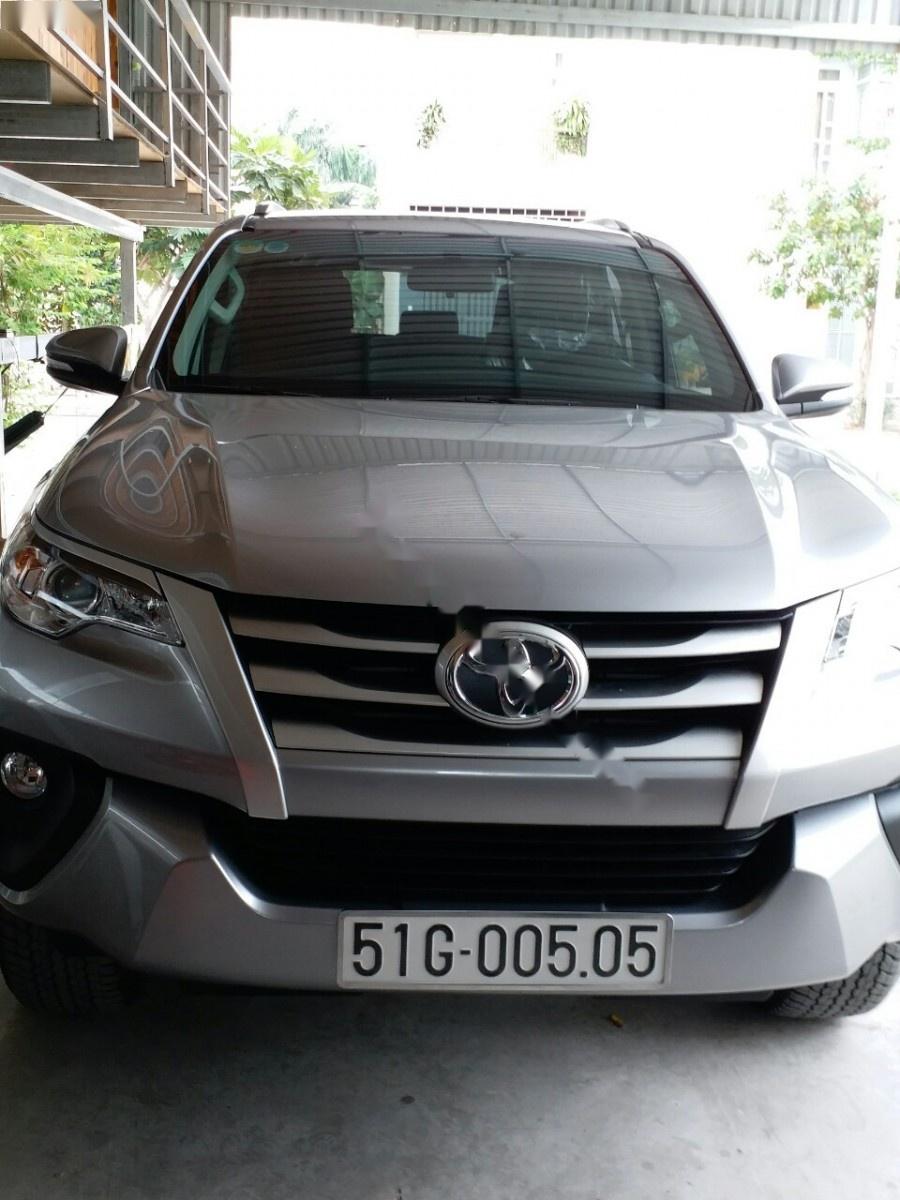 Toyota Fortuner 2017 - Cần bán Toyota Fortuner 2017, màu bạc