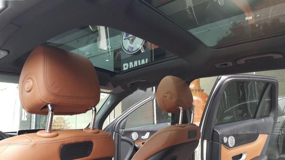 Mercedes-Benz Smart GLC 300 2017 - Cần bán gấp Mercedes GLC 300 đời 2017, màu trắng