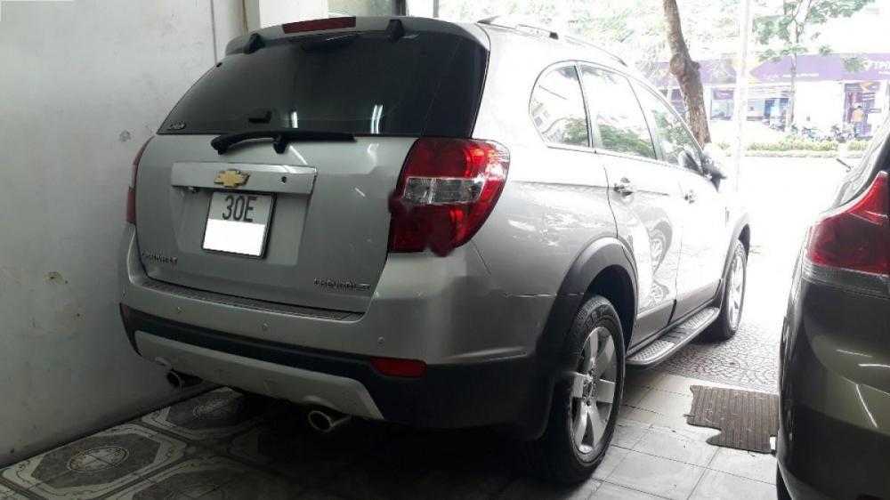 Chevrolet Captiva LT 2007 - Cần bán gấp Chevrolet Captiva LT đời 2007, màu bạc số sàn