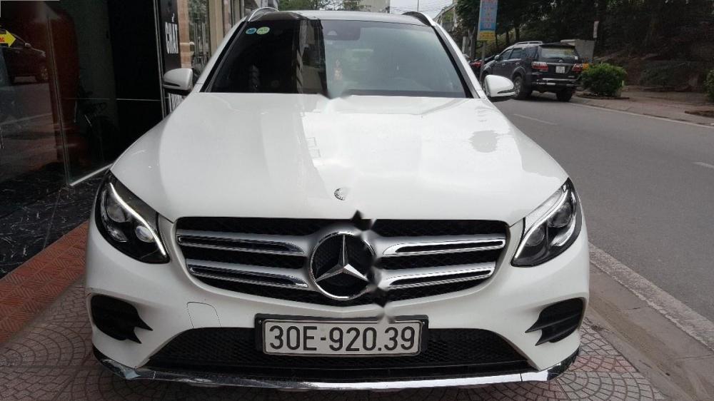 Mercedes-Benz Smart GLC 300 2017 - Cần bán gấp Mercedes GLC 300 đời 2017, màu trắng