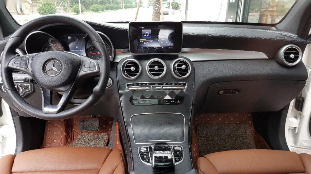 Mercedes-Benz Smart GLC 300 2017 - Cần bán gấp Mercedes GLC 300 đời 2017, màu trắng