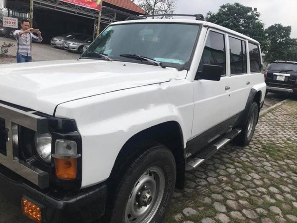 Nissan Patrol 1992 - Bán ô tô Nissan Patrol sản xuất 1992, màu trắng, nhập khẩu nguyên chiếc