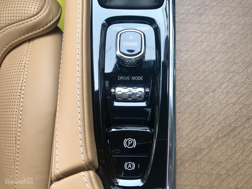 Volvo XC90 T6 AWD 2017 - Bán ô tô Volvo XC90 T6 AWD sản xuất 2017, màu đen, nhập khẩu Mỹ giá tốt, LH: 0948.256.912