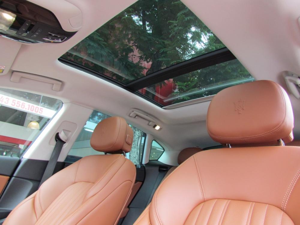 Maserati 2017 - Bán Maserati Levante Model 2017, nhập, lướt