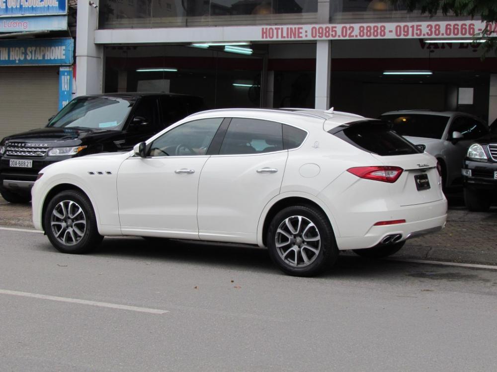 Maserati 2017 - Bán Maserati Levante Model 2017, nhập, lướt