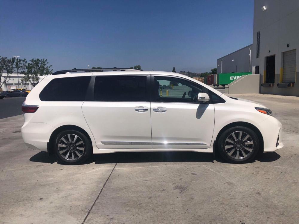 Toyota Sienna Limited 2018 - Cần bán xe Toyota Sienna Limited đời 2019, màu trắng, xe nhập Mỹ