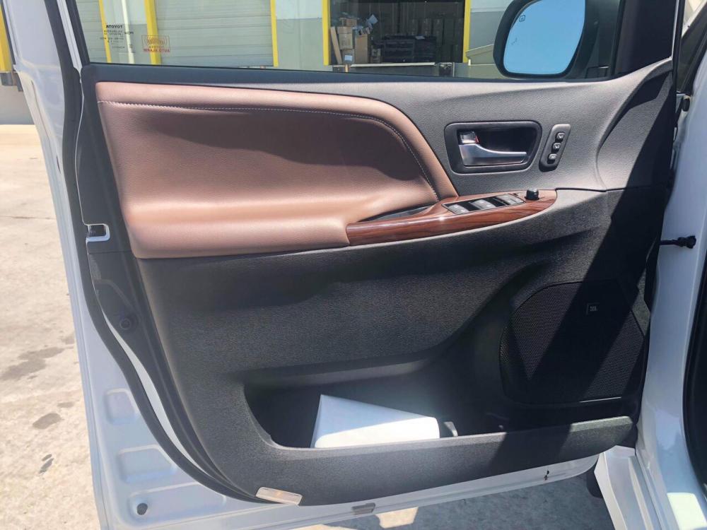 Toyota Sienna Limited 2018 - Cần bán xe Toyota Sienna Limited đời 2019, màu trắng, xe nhập Mỹ