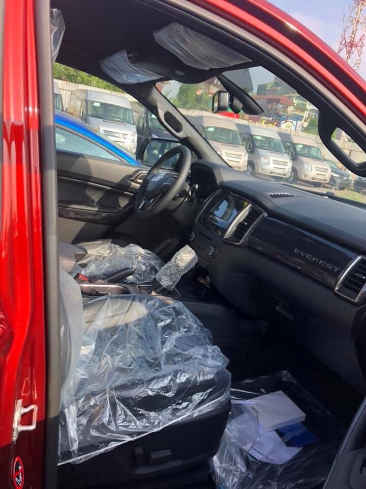 Ford Everest 2.0l Turbo 4x2 2018 - Bán ô tô Ford Everest 2.0l Turbo 4x2 năm sản xuất 2018, màu đỏ nóc trắng, xe nhập