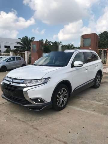 Mitsubishi Outlander 2018 - Bán ô tô Mitsubishi Outlander sản xuất 2018, màu trắng, 807tr