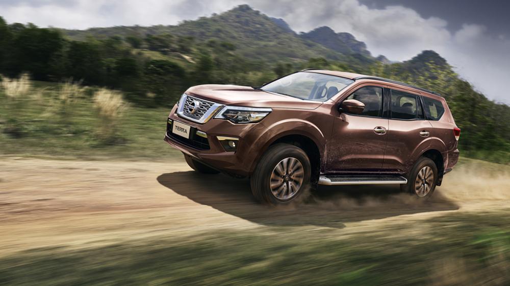 Nissan Terra sở hữu nhiều ưu điểm về thiết kế và trang bị công nghệ.