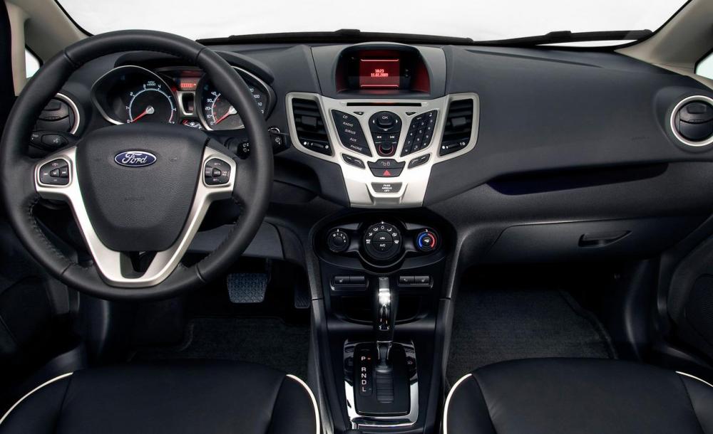 Trang bị nội thất trên Ford Fiesta hiện hành .