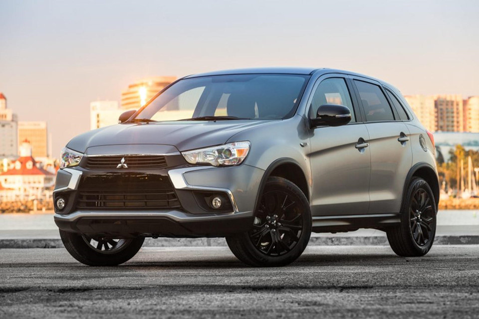 Những mẫu SUV giá rẻ đáng mua nhất năm 2019 - Mitsubishi Outlander Sport SE