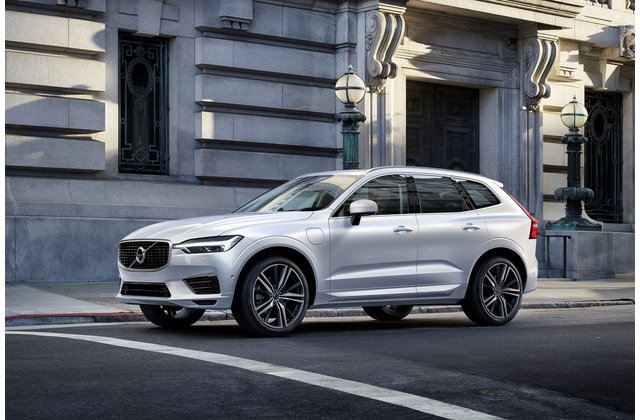 10 mẫu xe SUV cỡ nhỏ an toàn nhất năm 2019: Volvo XC60 2019.