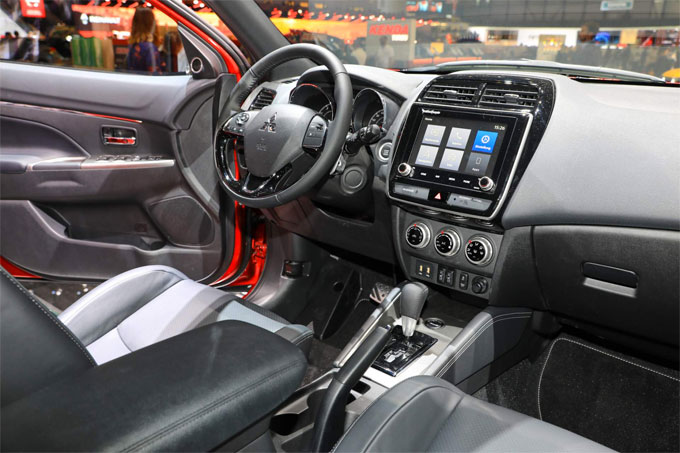 Nội thất Mitsubishi Outlander Sport 2020 bản nâng cấp.