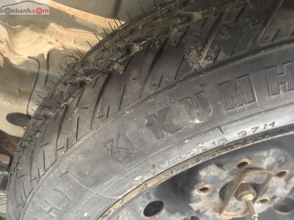 Kia Carens 2.0 2010 - Cần bán gấp Kia Carens 2.0 sản xuất 2010, màu bạc xe gia đình