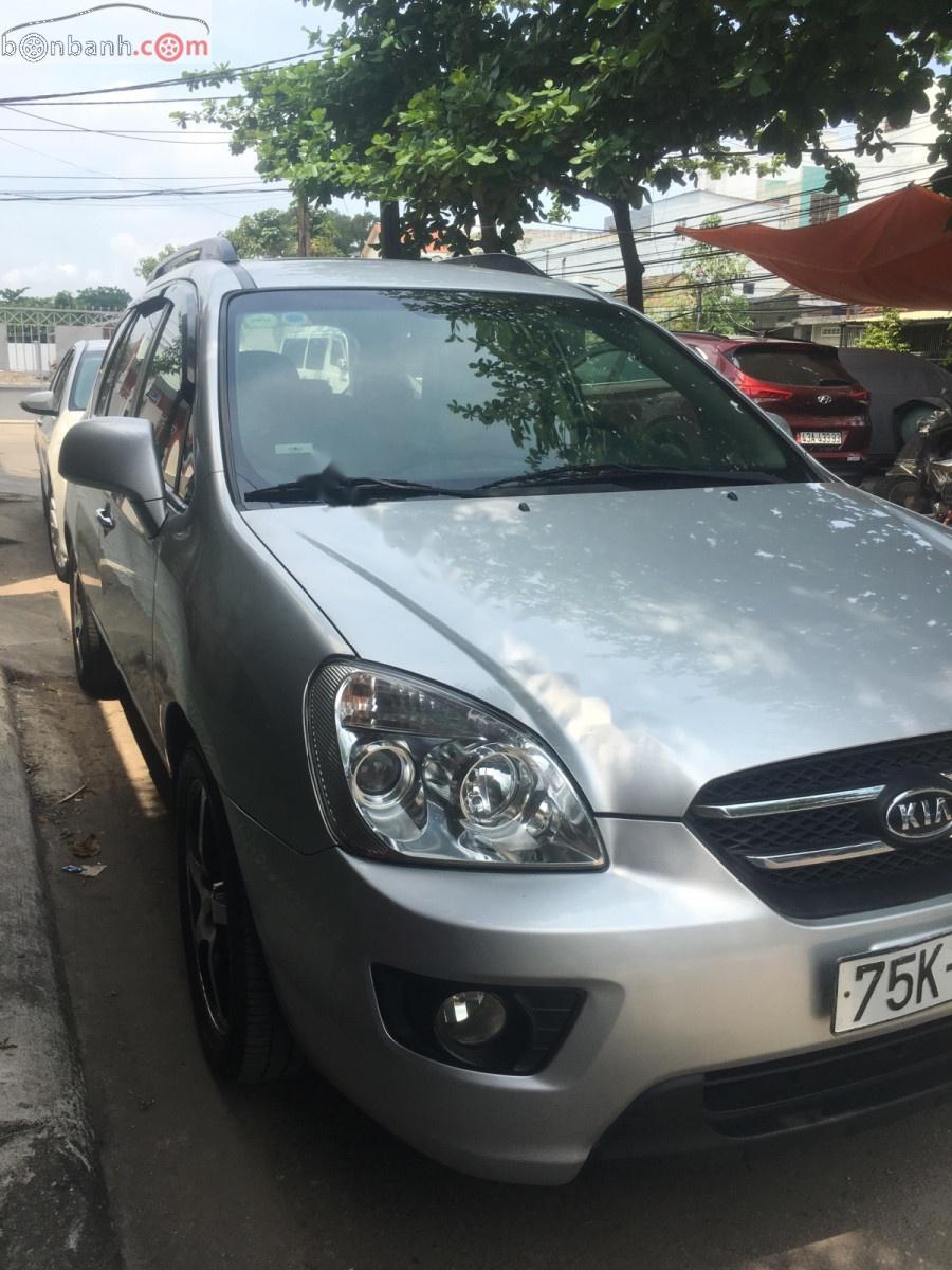 Kia Carens 2.0 2010 - Cần bán gấp Kia Carens 2.0 sản xuất 2010, màu bạc xe gia đình