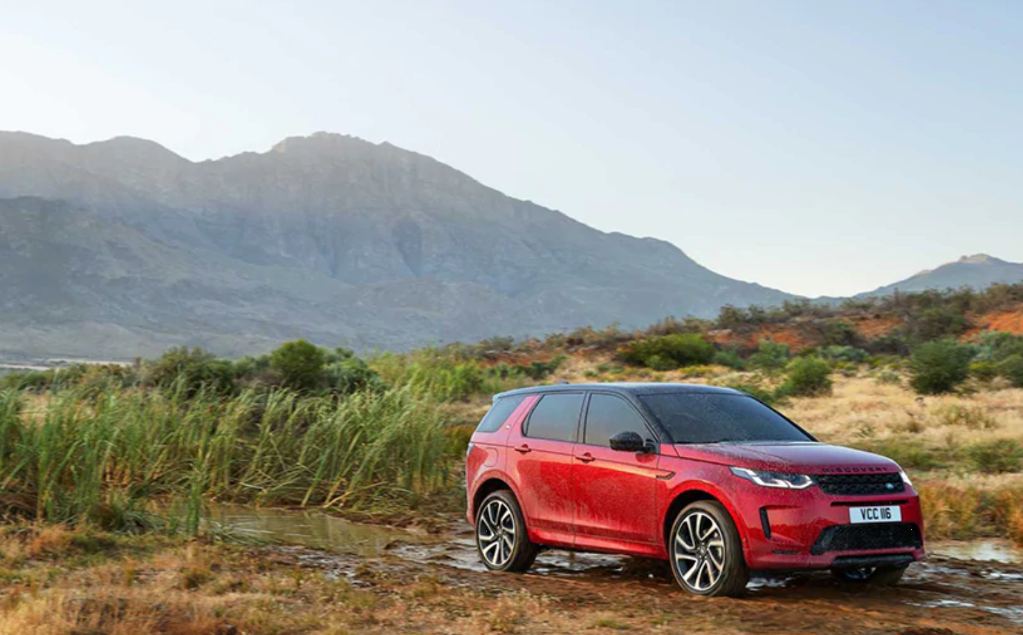 SUV Land Rover Discovery Sport 2020 chính thức trình làng, giá từ 930 triệu.