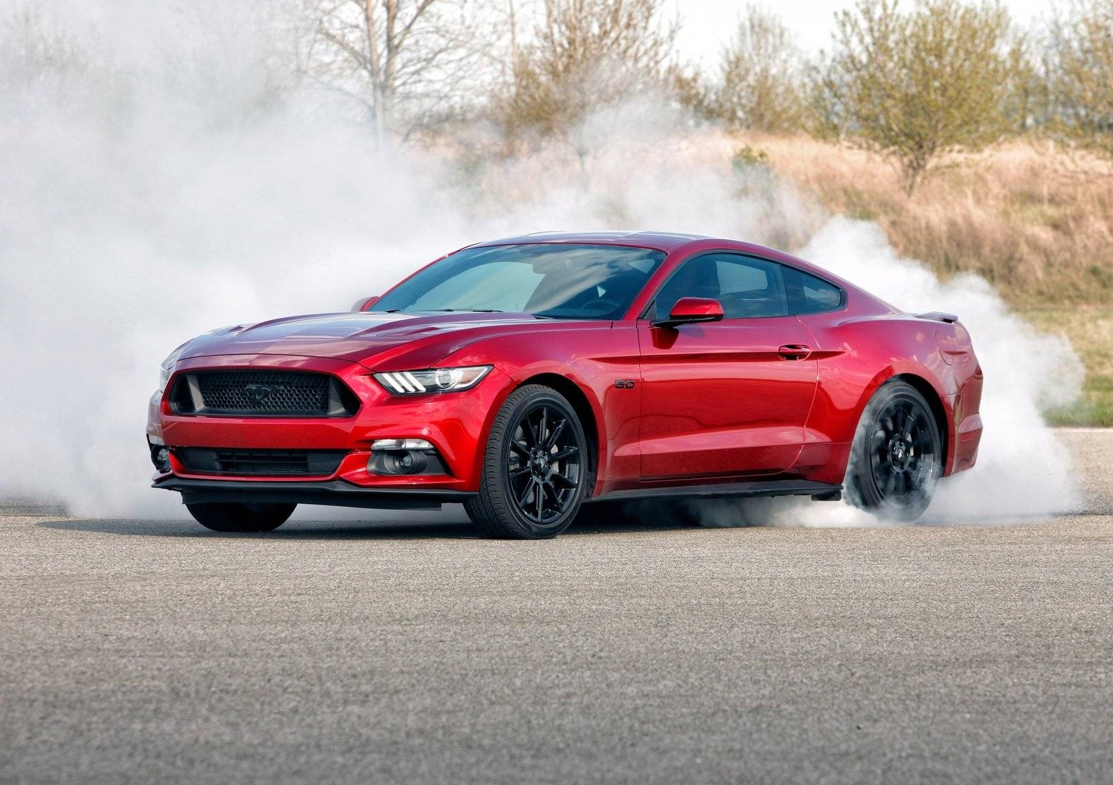 Mustang 2016 có khối động cơ mạnh mẽ và tiết kiệm xăng