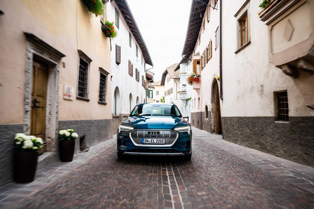 Audi E-Tron chỉ mất 1 ngày để vượt 10 nước châu Âu 6a