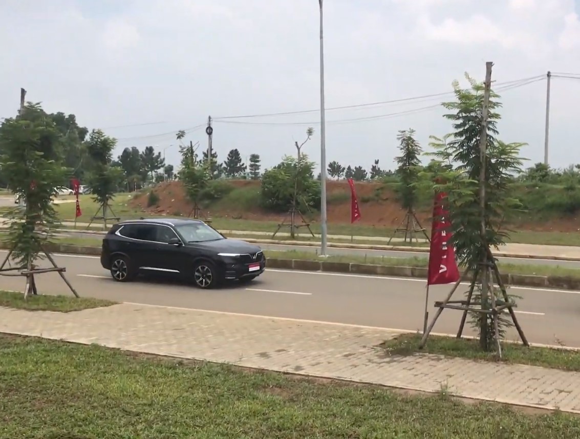 Thủ tướng Malaysia lái thử xe VinFast tại Việt Nam tấm tắc khen 3a