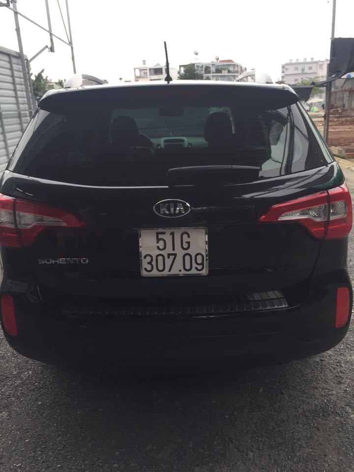 Kia Sorento 2017 - Bán Kia Sorento năm 2016, màu đen nhập khẩu giá chỉ 765 triệu đồng