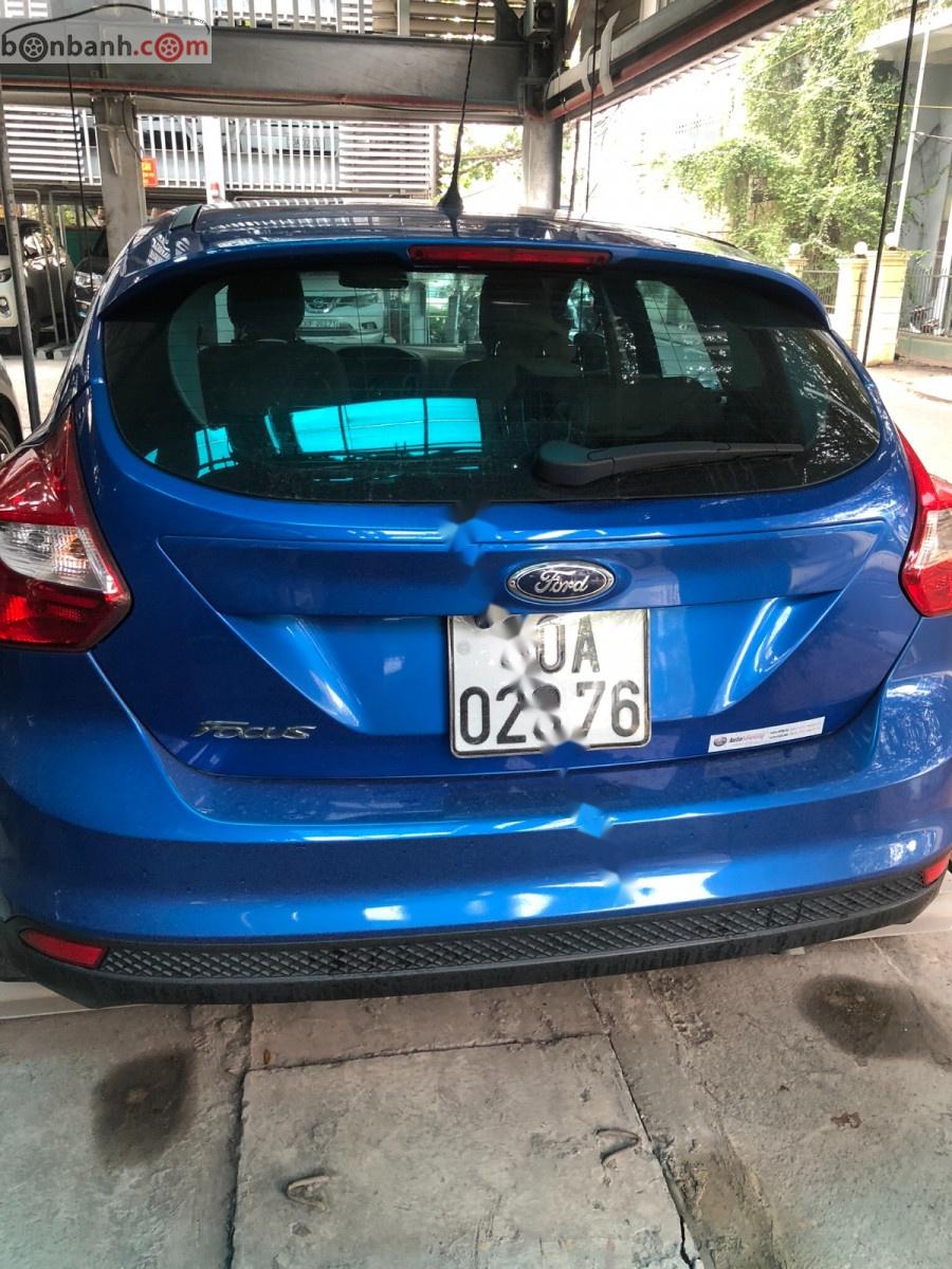 Ford Focus 2013 - Cần bán lại xe Ford Focus Trend 1.6 AT năm sản xuất 2013, màu xanh lam xe còn mới lắm