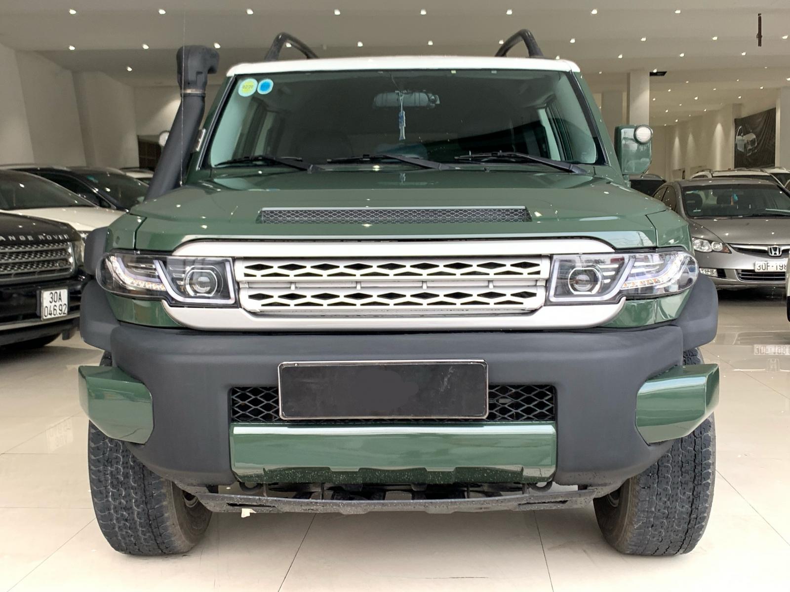 Toyota Fj cruiser 4.0L V6 2008 - Bán xe Toyota Fj cruiser 4.0L V6 đk 2008, màu xanh lục, nhập khẩu, độ cực đẹp.