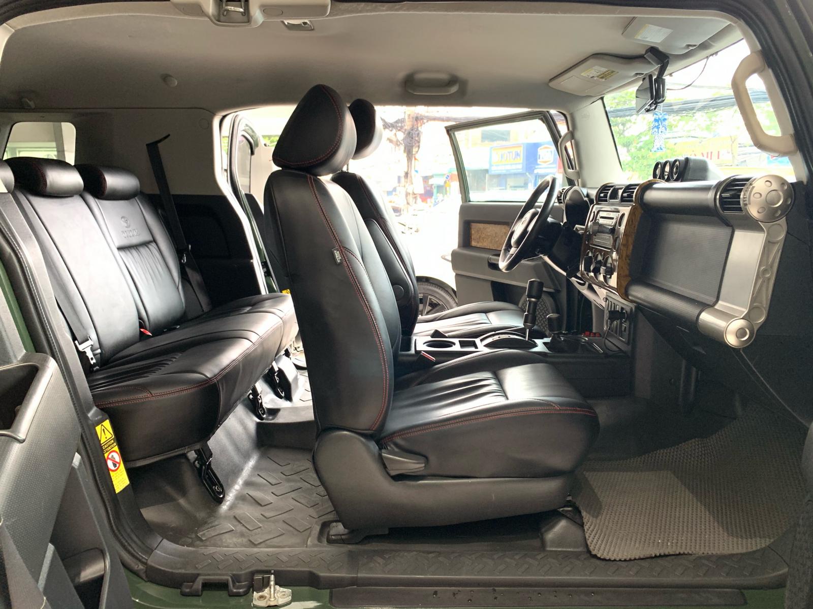 Toyota Fj cruiser 4.0L V6 2008 - Bán xe Toyota Fj cruiser 4.0L V6 đk 2008, màu xanh lục, nhập khẩu, độ cực đẹp.