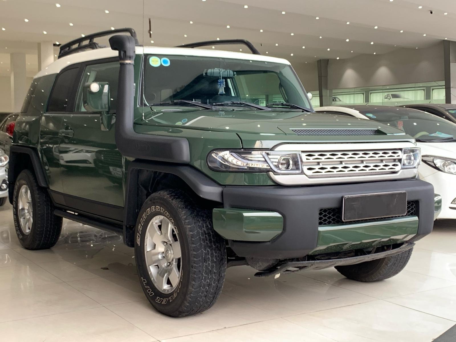 Toyota Fj cruiser 4.0L V6 2008 - Bán xe Toyota Fj cruiser 4.0L V6 đk 2008, màu xanh lục, nhập khẩu, độ cực đẹp.