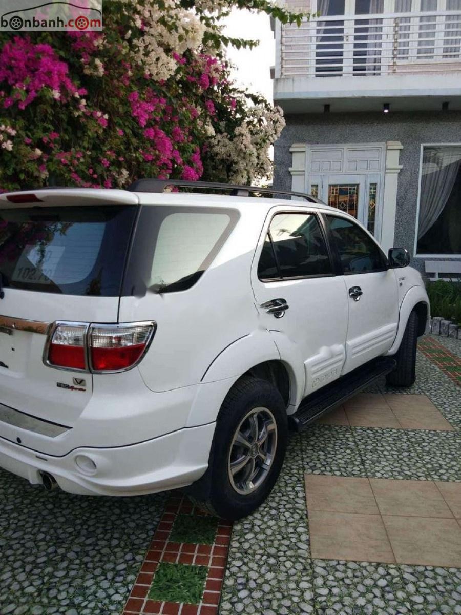 Xe Toyota Fortuner 2.7V 4x2 AT sản xuất 2013, màu trắng