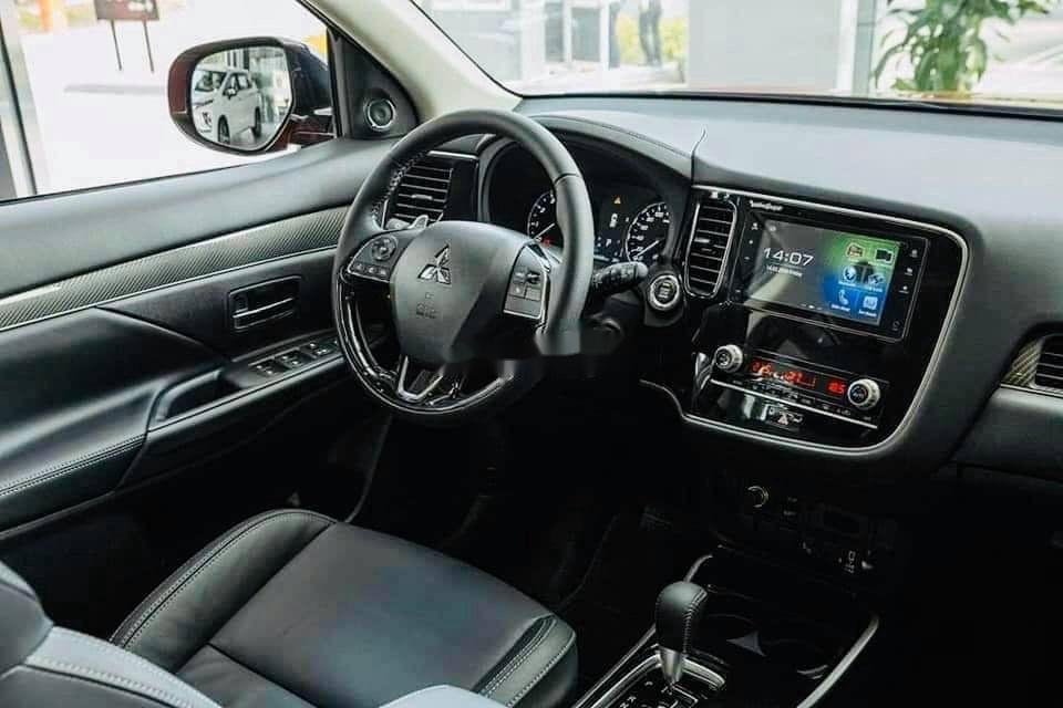 Mitsubishi Outlander   2020 - Bán Mitsubishi Outlander năm sản xuất 2020, màu đỏ